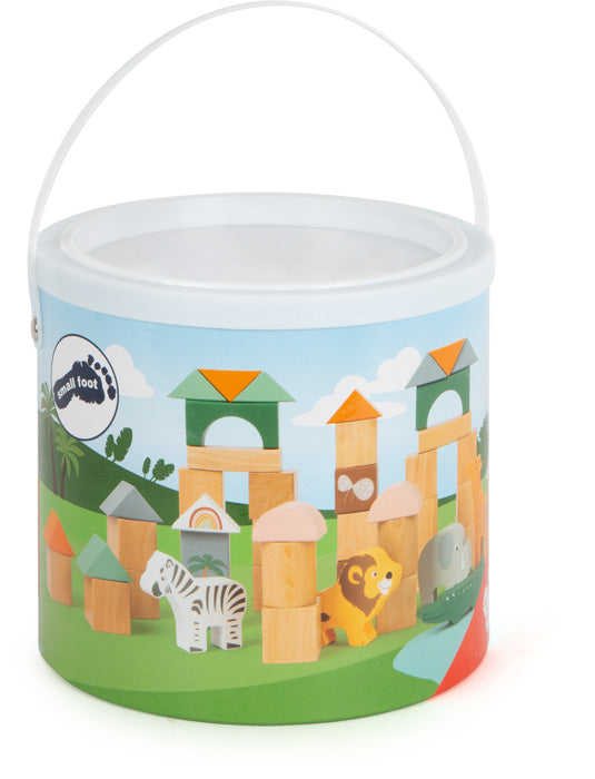 Bunter Eimer mit Holzbausteinen mit Tierillustrationen und Safari-Motiven, darunter ein Zebra und ein Löwe, auf dem Etikett.