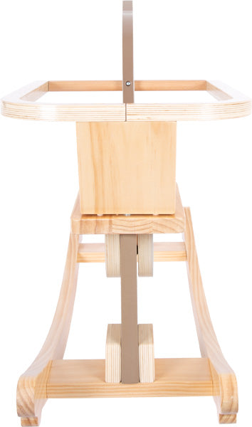 Schaukelpferd aus Holz mit Sitzring für Kinder vor weißem Hintergrund.