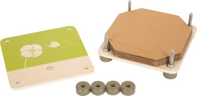 Blumenpresse aus Holz mit Blumendruck, sechseckigen FSC®-zertifizierten Holzbrettern, vier Metallpfosten und vier runden Gewichten separat abgebildet.