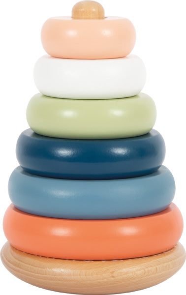 Bunter Stapelturm aus FSC-zertifiziertem Holz – ein tolles Motorikspielzeug mit farbigen Ringen, die der Größe nach auf den zentralen Stab gesteckt werden.