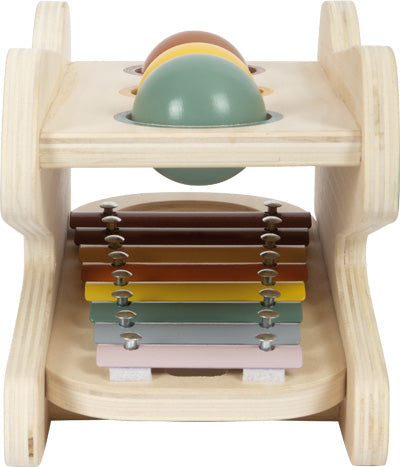 Holzspielzeug mit bunten Kugeln oben und einem bunten Xylophon unten in einem Holzrahmen – perfektes Klopfspiel für Motorikspaß.
