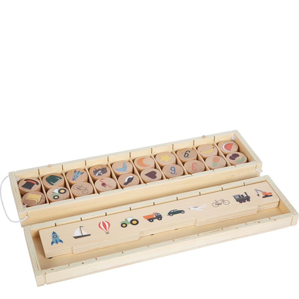 Bildersortierbox aus Holz mit illustrierten Drehblöcken, die Formen, Zahlen und Objekte wie Autos und Tiere zeigen – perfekt zur Wortschatzerweiterung und zum Training feinmotorischer Fähigkeiten.