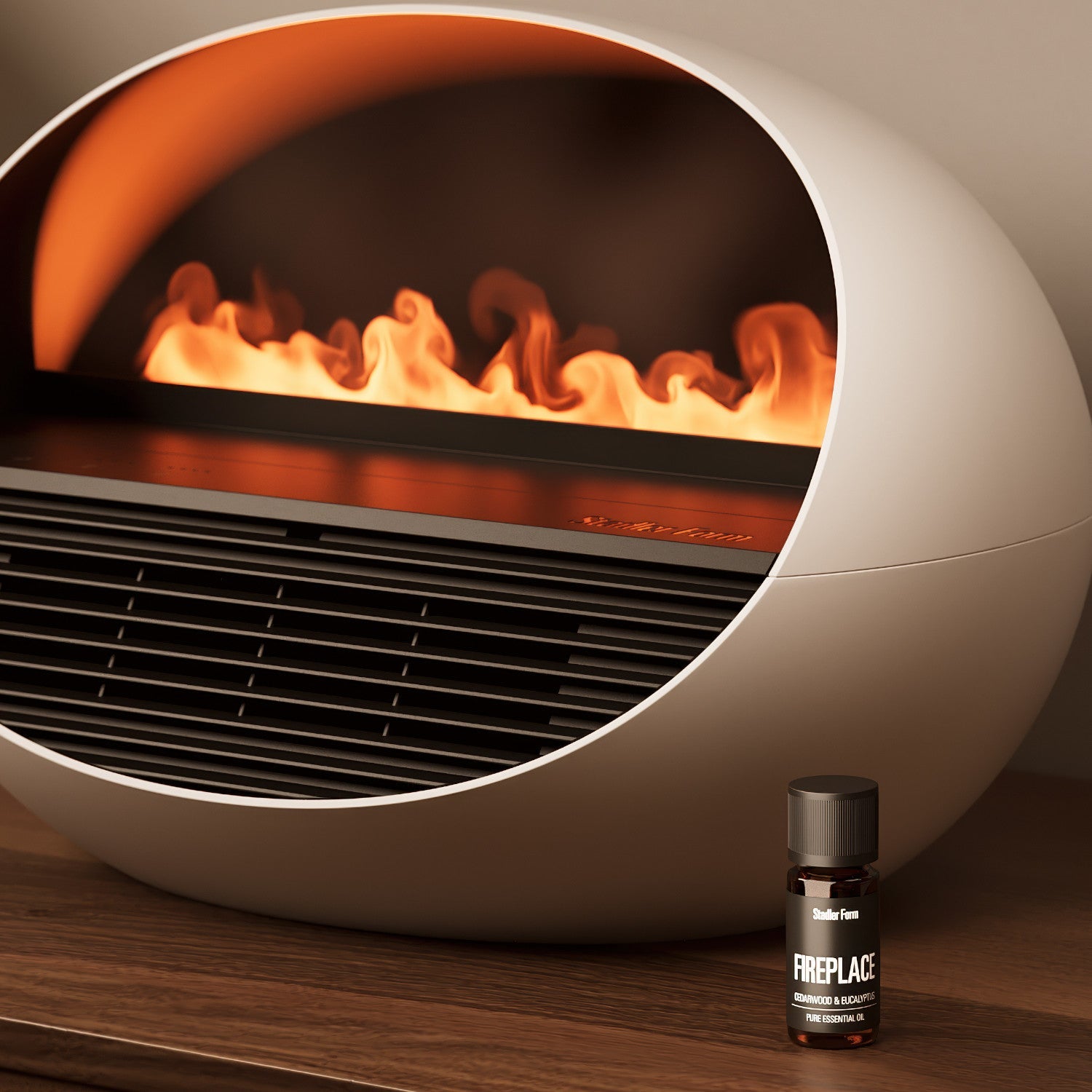 Moderner ERIK Heizlüfter, Aroma Diffuser Effektfeuer auf einem Holztisch.