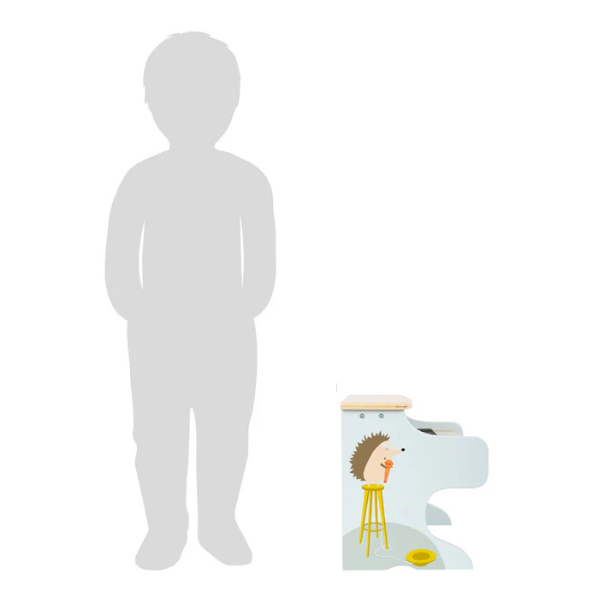Zum Größenvergleich steht eine Kindersilhouette, 95 cm groß, neben einem 29 cm hohen Tiertöpfchen mit kindgerechtem Motiv.