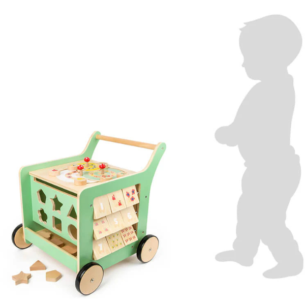 Lauflernwagen aus Holz mit Bremssystem, Formbausteinen, Zahnrädern und Zahlentafeln neben einer Kindersilhouette.