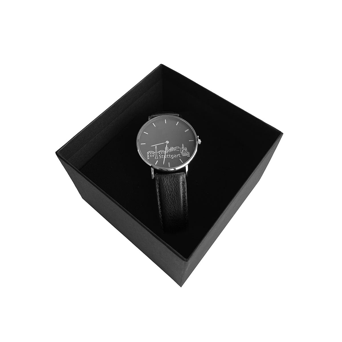 Schwarze Herrenuhr mit Lederarmband in schwarzer Geschenkbox, präsentiert auf weißem Hintergrund – die perfekte Armbanduhr für jeden Anlass.