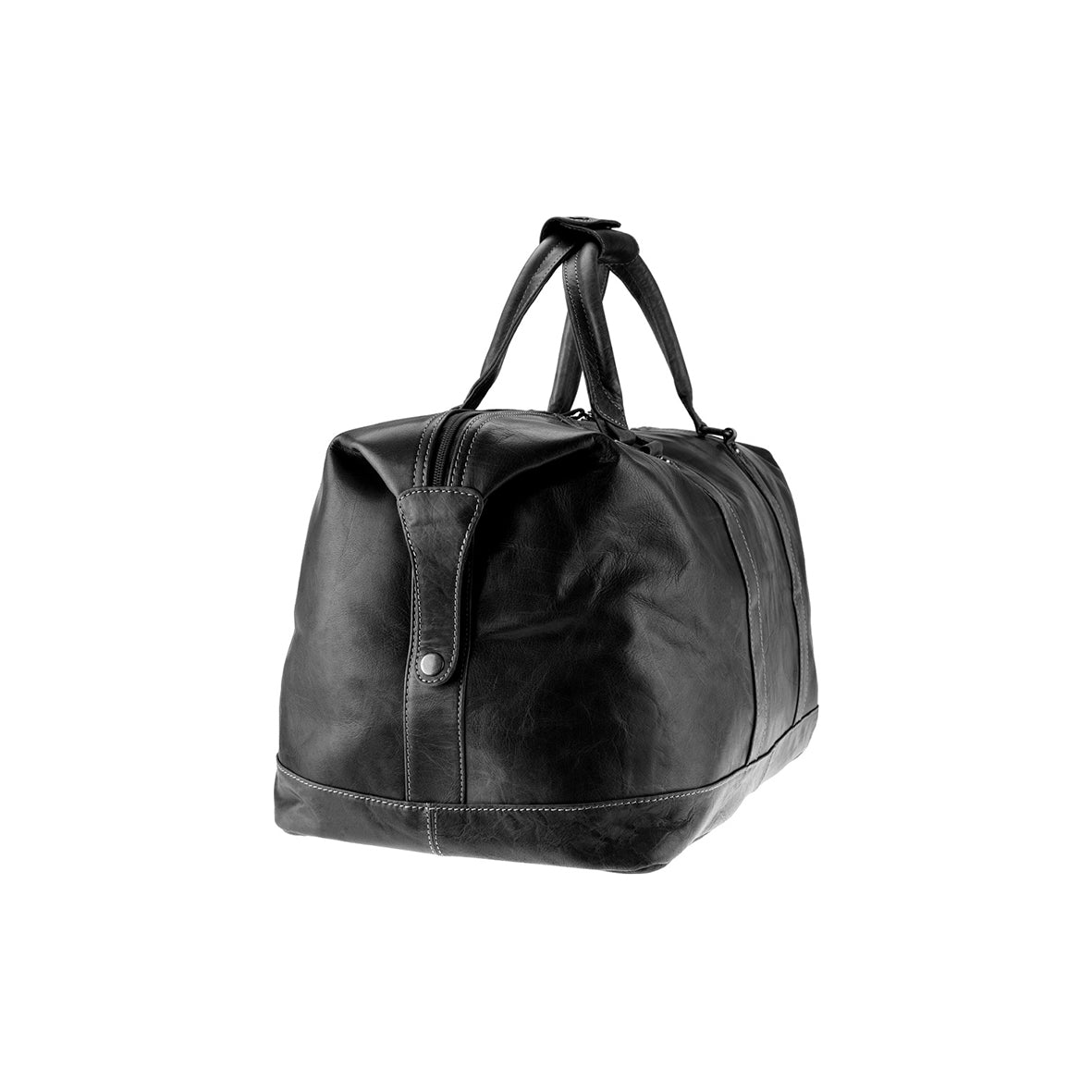 Die Reisetasche ALABAMA aus glattem schwarzem Leder verfügt über einen Reißverschluss und zwei stabile Tragegriffe. Ihre glatte Oberfläche und die feinen Nähte kommen an der leicht geneigten Seite und Oberseite besonders gut zur Geltung. Ideal für Kurztrips oder als klassische Reisetasche für den Alltag.