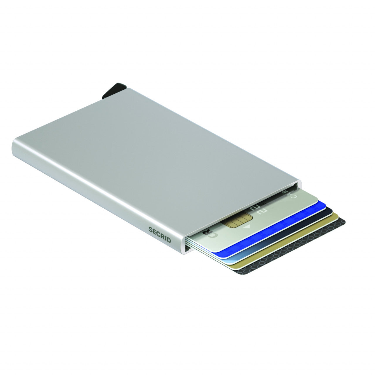 Ein schlanker, silberner Secrid Cardprotector, der teilweise mehrere Kreditkarten fasst, mit sichtbarem SECRID-Logo und RFID- oder NFC-Ausleseschutz.