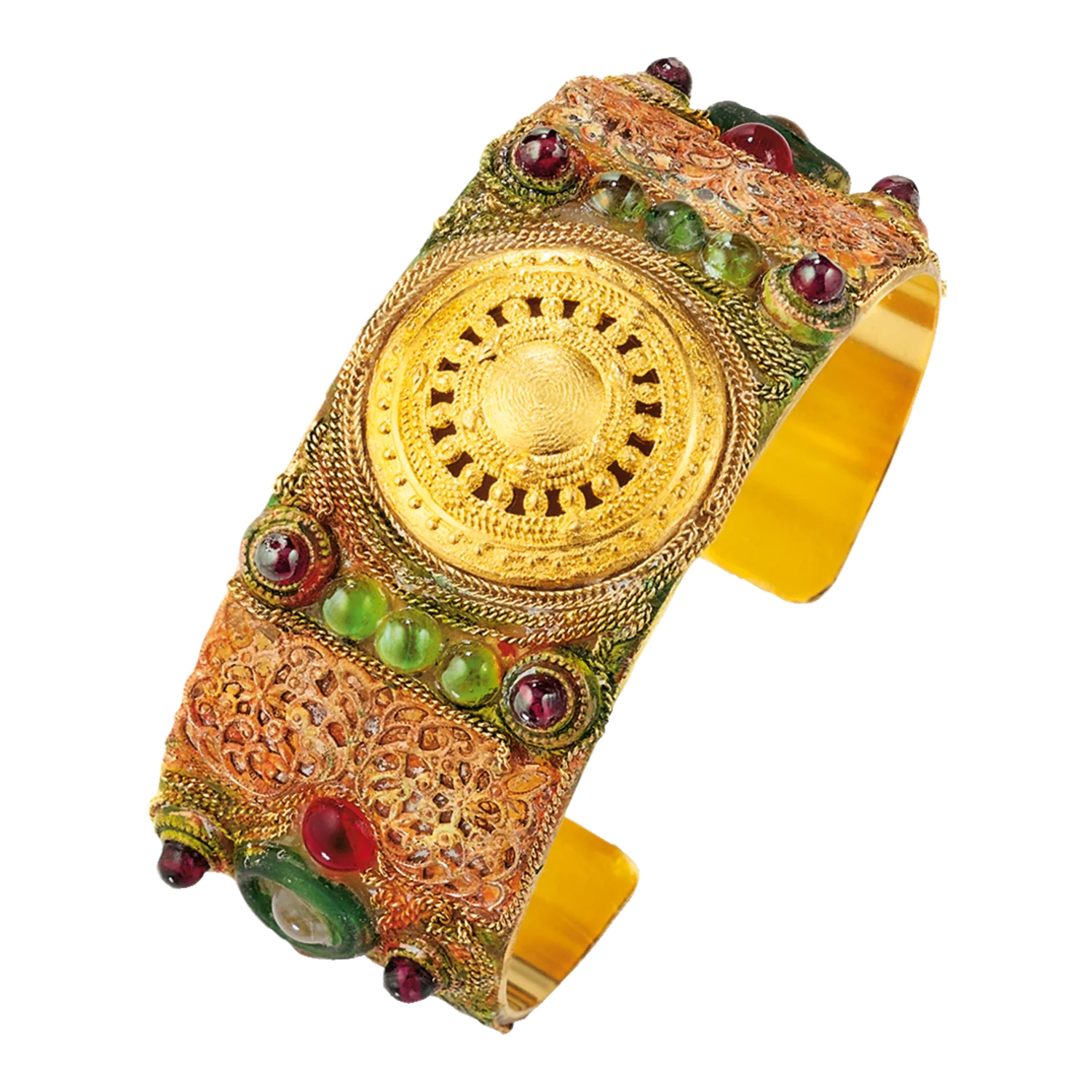 Vergoldeter Armreif Aton-Sonnenrad mit filigranem Design und Medaillon.