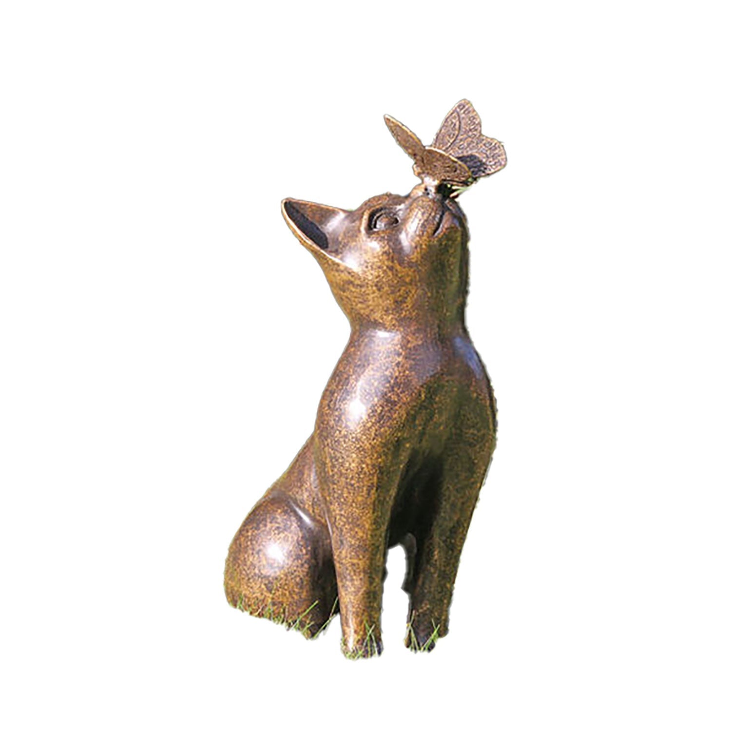 Diese exquisite Gartenskulptur „Katze mit Schmetterling“ zeigt eine Katze, die einen Schmetterling auf ihrer Nase betrachtet. Meisterhaft im Wachsausschmelzverfahren gefertigt, besticht sie durch ihre detailreichen Details vor einem makellos weißen Hintergrund.