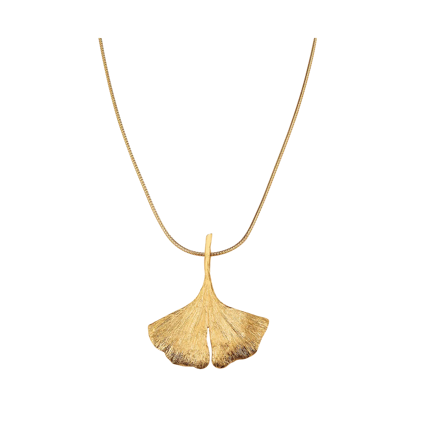 Elegantes Collier aus vergoldetem 925er-Sterlingsilber zu sehen. Das Schmuckstück besteht aus einem filigranen, zweigeteilten Ginkgo-Blatt, das in der Mitte leicht aufgespalten ist, um die charakteristische Form des Blattes zu zeigen. Das Blatt ist fein gearbeitet und hebt die fächerförmigen Blätter sowie die schlanke, aufstrebende Wuchsform hervor. Das Collier ist an einer 45 cm langen Kette befestigt, die dezent im Hintergrund sichtbar ist. Das Gesamtbild wirkt stilvoll und harmonisch.