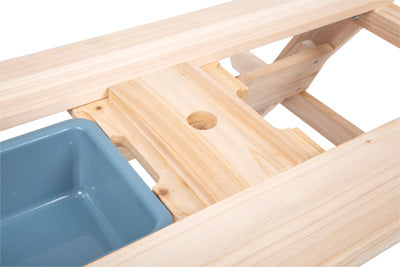 Nahaufnahme einer herausnehmbaren Kunststoffwanne in der Kindersitzgruppe