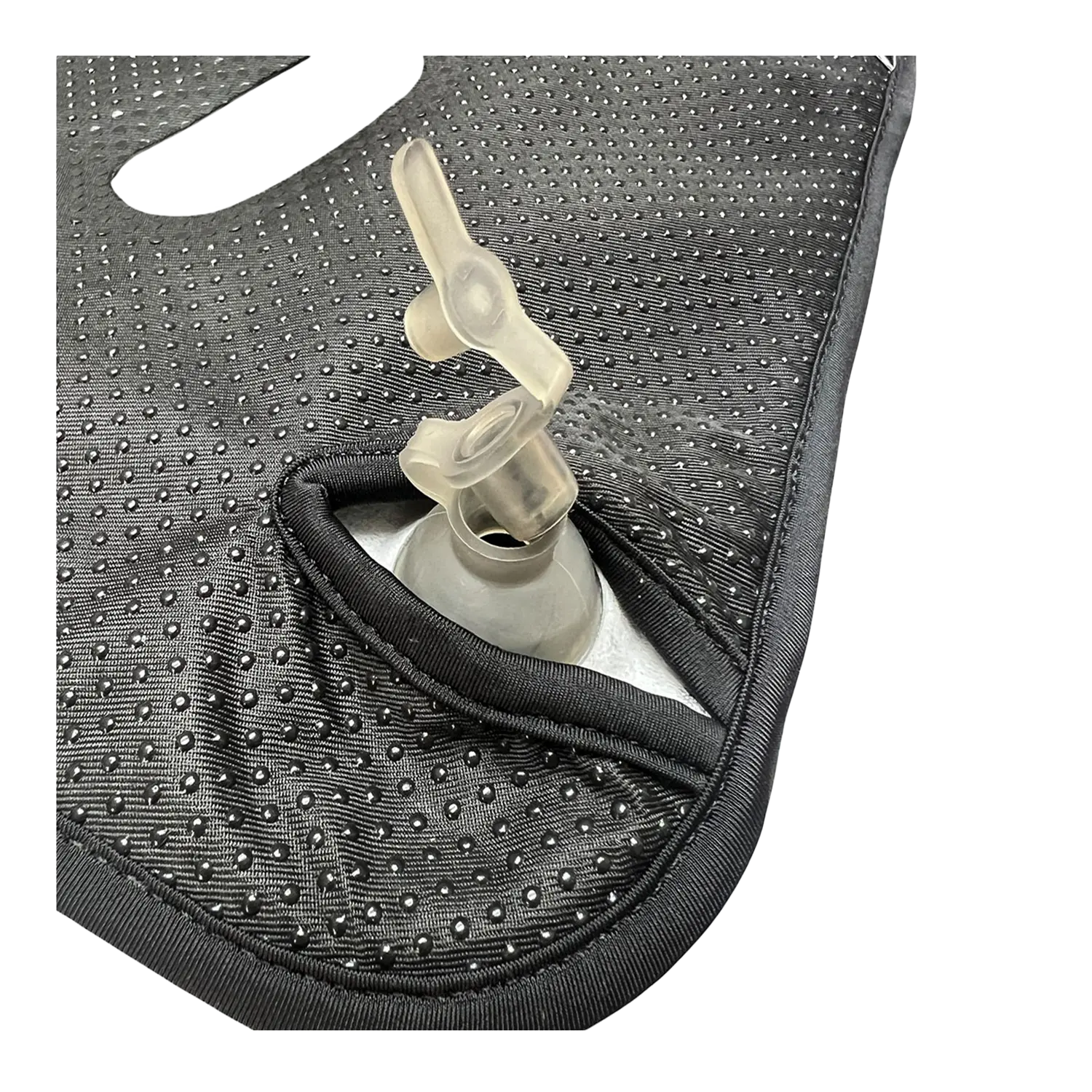 Nahaufnahme des SoftAirSeatPro Sitzkissens mit schwarzer Textur und klarem Ventil.