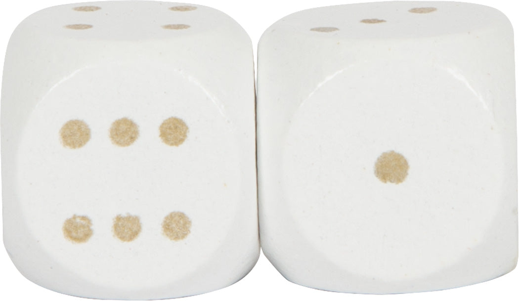 Zwei weiße Würfel aus einem Würfelspiel, die auf dem linken Würfel drei Punkte und auf dem rechten Würfel einen Punkt zeigen.