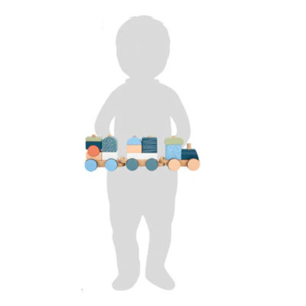 Silhouette eines Kindes, das den Holzzug für Kinder "Arctic" in der Hand hält.