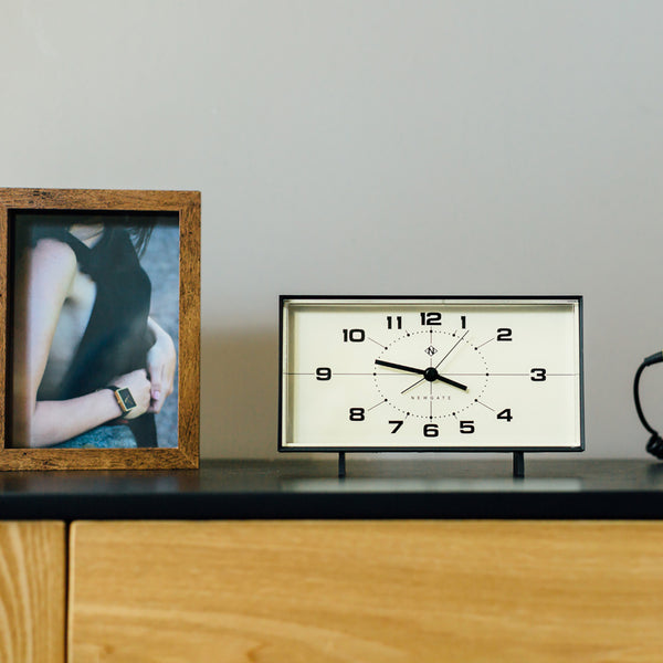 Newgate Wideboy Wecker - Schwarz-Creme - Bild 4