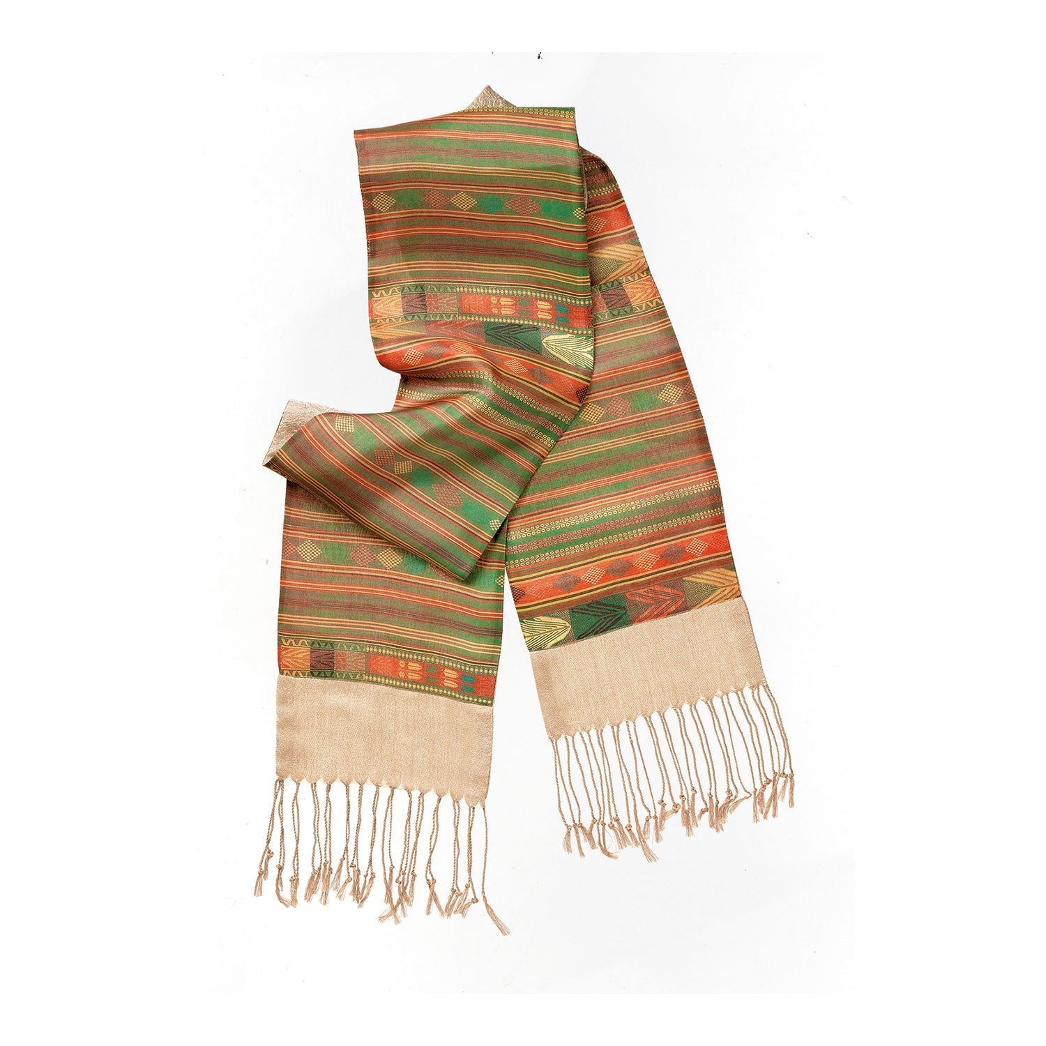 Der Pashmina-Schal „Colors of Africa“ zeigt ein lebendiges afrikanisches Muster in Grün-, Orange- und Beigetönen mit eleganten beigen Quasten an den Enden, die sich gekonnt vor einem makellos weißen Hintergrund abheben.