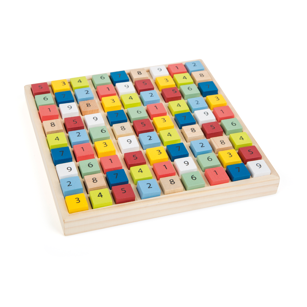Ein hölzernes Sudoku-Lernspiel-Puzzlebrett mit bunten, nummerierten Blöcken, die in einem Raster angeordnet sind, perfekt zum Lösen des Zahlenrätsels.