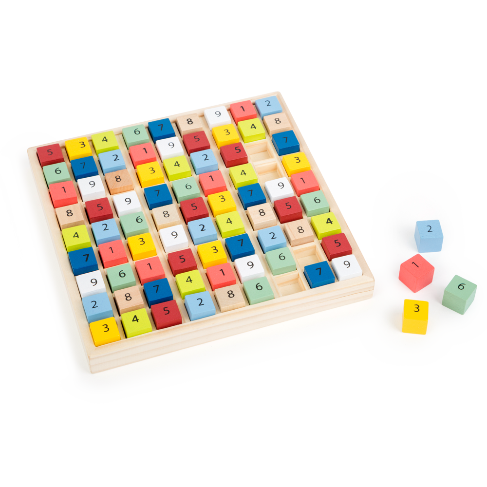 Brettspiel aus Holz mit bunten, nummerierten Blöcken, die in Reihen angeordnet sind – einige davon außerhalb des Bretts – perfekt als Zahlenrätsel oder Sudoku-Lernspiel zur Entwicklung von Logik und Zahlenkenntnissen.