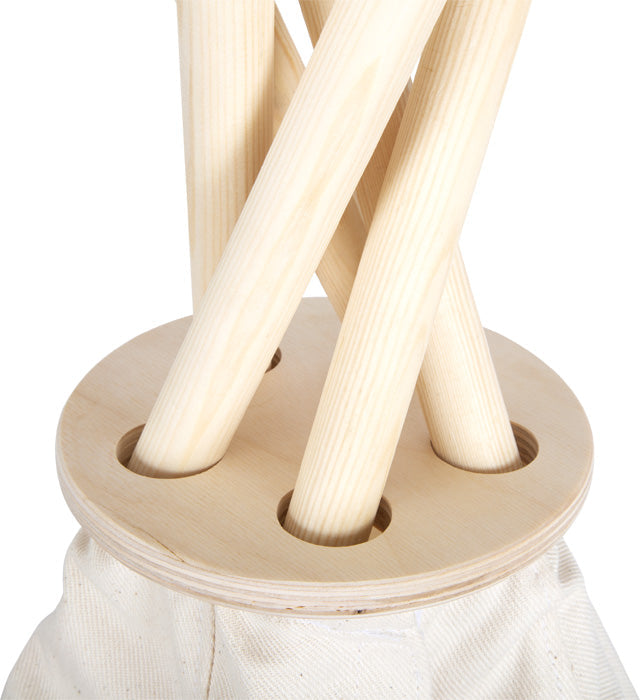 Outdoor Zelt Tipi für Kinder: Vier Holzstangen, Segeltuch, ideal fürs Kinderzimmer.