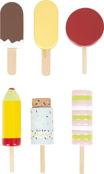 Sechs bunte Spielzeug-Stieleis, jedes mit anderer Form und Muster, auf schlichten Stielen, in zwei Reihen angeordnet – perfekt zum Spielen in der Kinderküche.