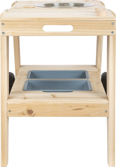 Outdoor Matschküche: Massivholz, Metallschüssel und zwei Ablagen.