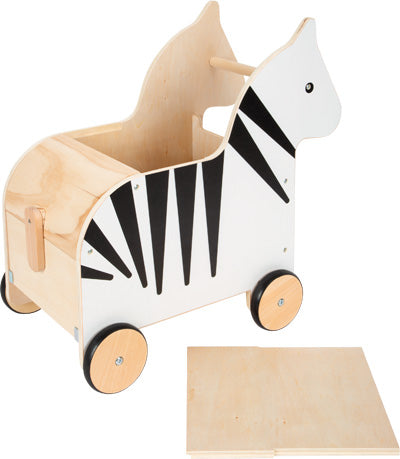 Robustes Holz macht dieses Zebra-Ride-on besonders langlebig. Mit vier Rädern und einer abnehmbaren Sitzfläche kann es auch als fahrbare Spielzeugbox dienen – perfekt zum Spielen und Aufbewahren kleiner Schätze.