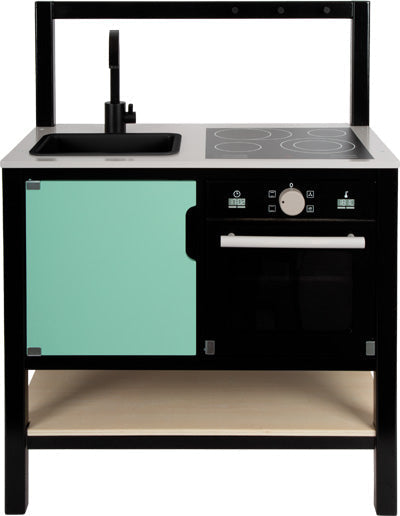 Charmante Holz-Spielküche: Kinder-Spielküchenset mit Spüle, Herd, Backofen, mintgrünem Schrank und offenem Ablageregal darunter.