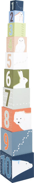 Ein hoher Stapel von Stapelwürfeln, jeder von 1 bis 10 nummeriert und mit Zeichnungen von Polartieren in einer arktischen Landschaft verziert.