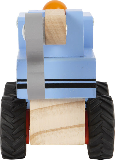 Frontansicht eines blauen Holzfahrzeugs mit großen schwarzen Rädern und einem orangefarbenen Knauf oben drauf, perfekt für Rollenspielspaß.