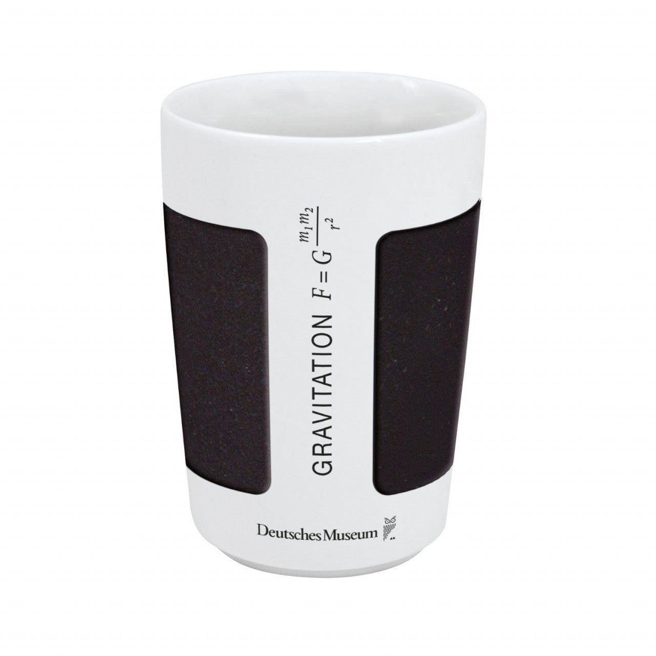 Weißer Porzellanbecher mit schwarzen Griffplatten, auf denen die Gravitationsformel und der Text des Deutschen Museums zu sehen sind.