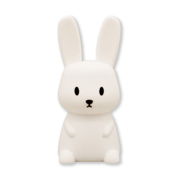 Ein süßer, weißer Cartoonhase mit langen Ohren, schwarzen Augen und einer kleinen schwarzen Nase sitzt aufrecht und verfügt über eine LED-Lampe mit Farbwechsel-Modus, die über eine Touch-Oberfläche gesteuert wird.