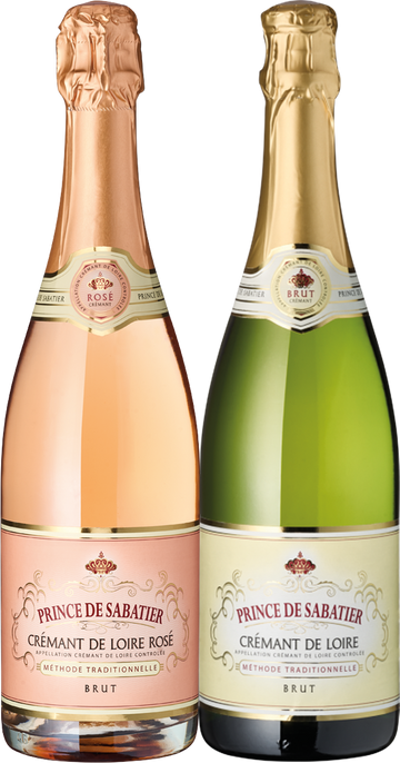 Zwei Flaschen Der Prinz der Perlen, eine Rosé-Flasche und eine Brut-Flasche mit Folienverschluss, unterstreichen die Eleganz von Crémants de Loire.