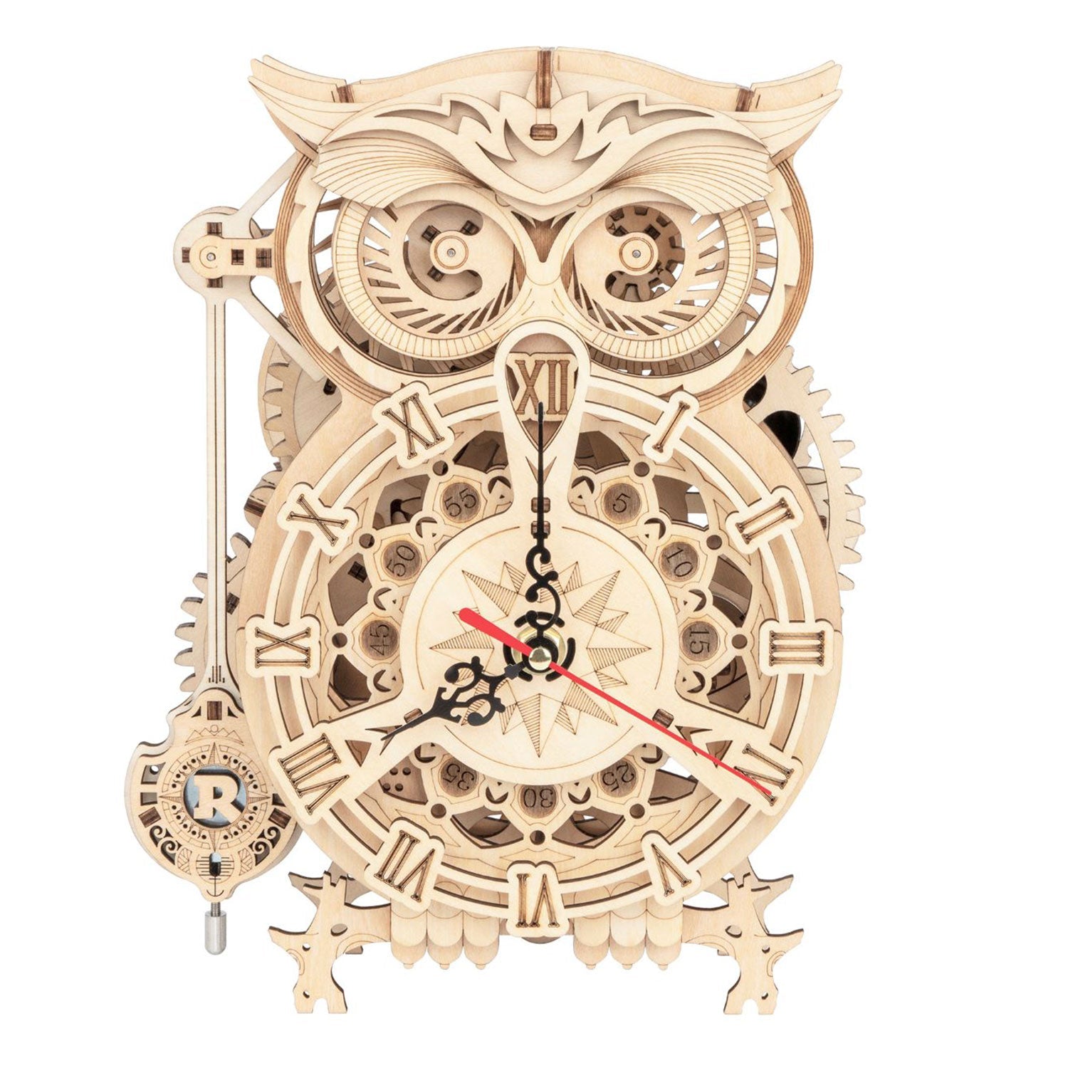 Das 3D-Holzpuzzle „Eulen Puzzle“ ist eine filigrane Uhr in Eulenform mit römischen Ziffern und detailreichen Schnitzereien. Das auffällige Design besticht durch ein linksseitiges Pendel und sichtbare Zahnräder, angetrieben von einem Quarz-Uhrenwerk, und erinnert an ein Holzmodell im Steampunk-Stil.
