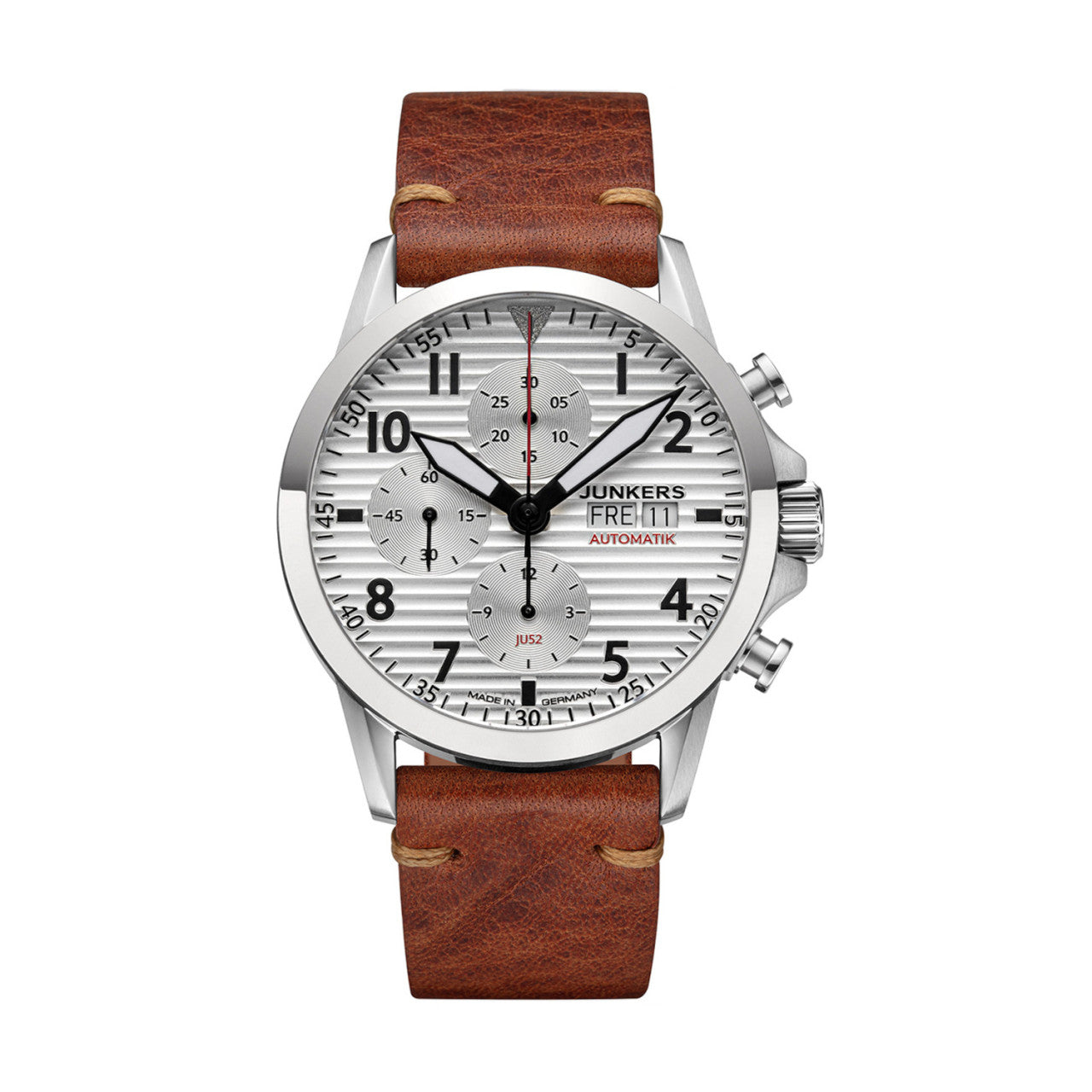 Silberne Junkers Aviator Herrenarmbanduhr mit braunem Lederarmband, Saphirglas und mehreren Zifferblättern auf weißem Hintergrund.
