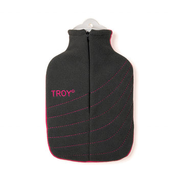 Dunkelgraue TROY-Wärmflasche Wärmflasche mit Reißverschluss und rosafarbener Naht, Premium-Bezug-Verarbeitung, Aufschrift TROY°, auf weißem Untergrund.