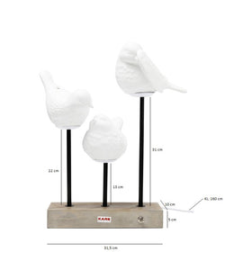 Drei weiße Vogelskulpturen auf schwarzen Metallstäben, montiert auf einem rechteckigen Sockel mit beschrifteten Abmessungen – diese Design-Tischlampe vereint künstlerische Eleganz mit praktischer Beleuchtung für jeden modernen Raum.