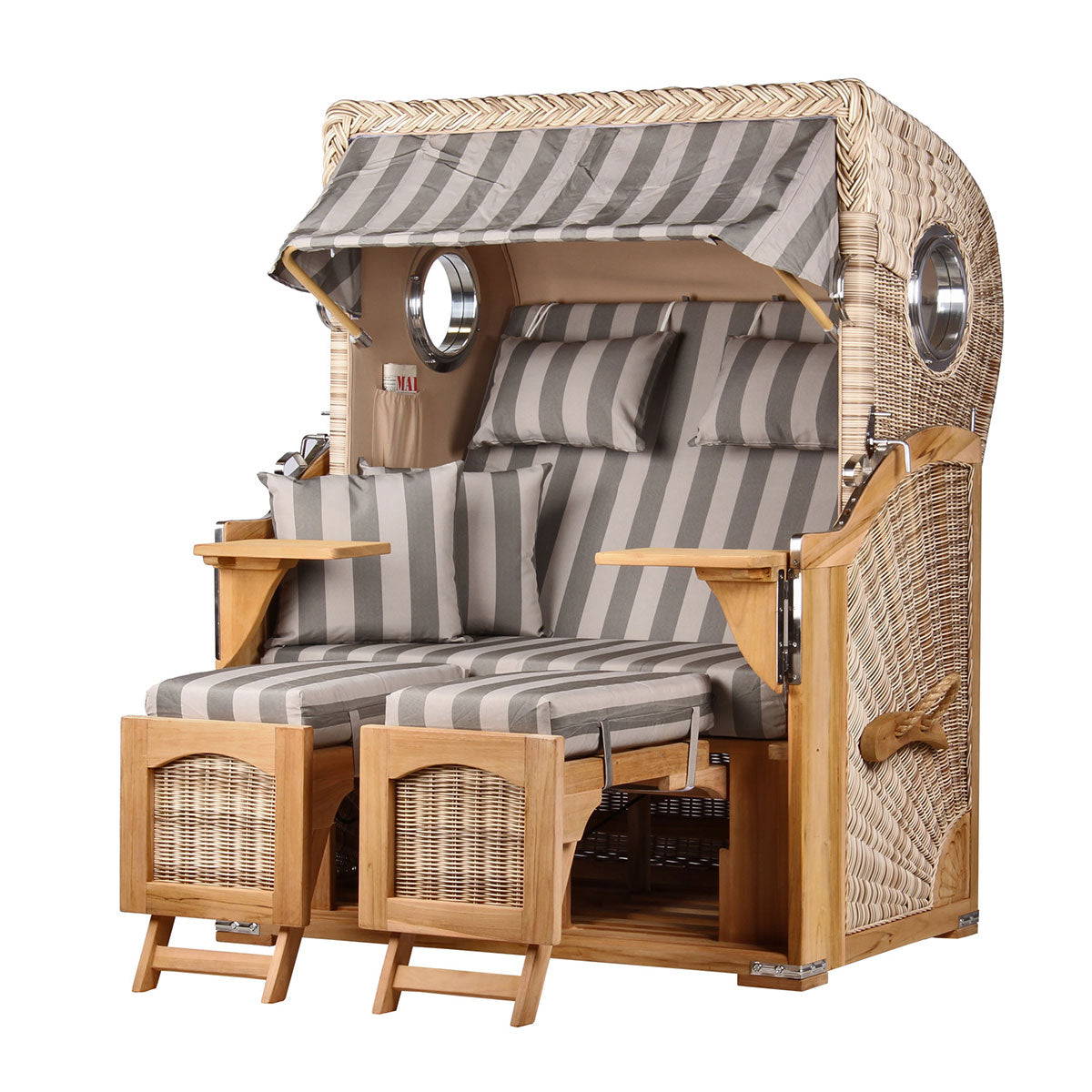Strandkorb aus Korbgeflecht mit grauen Kissen, PE-Schale aus Teakholz und Fußstützen