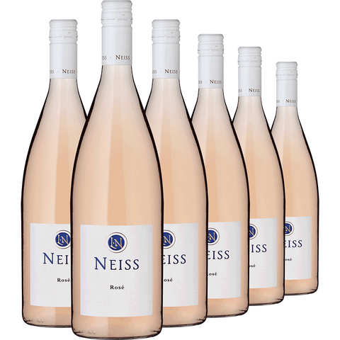 Sechs Flaschen Rosé 1,0 l mit weißem Etikett und Schraubverschluss, in zwei Reihen angeordnet – ideale Schoppenweine für jeden Anlass.