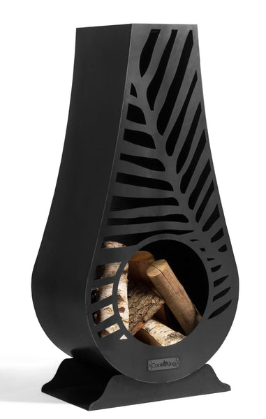 Ein schwarzer  modern gestalteter Kamin mit einem mobilen Design und stilisierten  blattähnlichen Öffnungen  gefüllt mit Holzscheiten.
