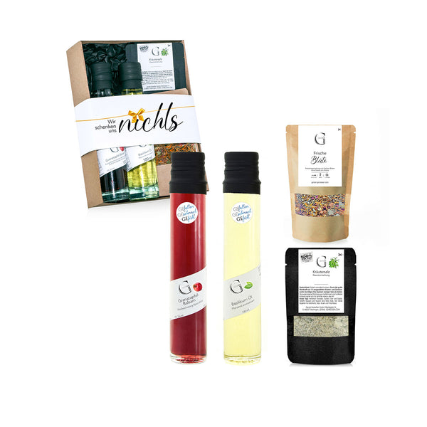 Das Bild zeigt ein Geschenkset bestehend aus zwei Glasfläschchen mit roten und hellgelben Flüssigkeiten  einer Tüte mit getrockneten Blüten und einer kleineren Packung mit Kräutern.
