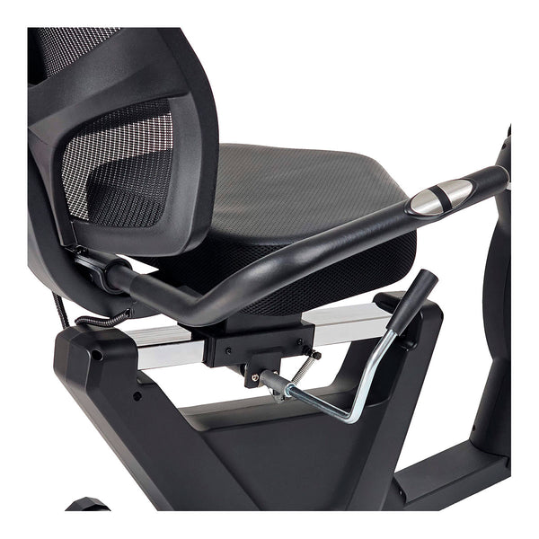 Nahaufnahme des Sitzes mit Haltegriffen