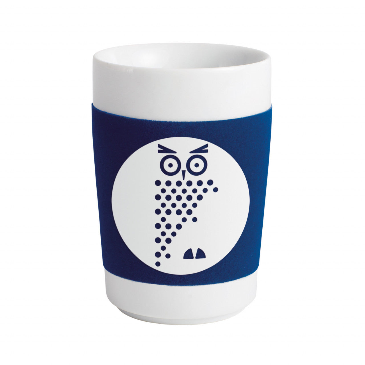 Weißer Porzellanbecher mit blauem Ärmel und einer Grafik einer Eule aus Punkten und einfachen Formen. Der Becher ist mikrowellenfest und wärmeisolierend – praktisch und stilvoll zugleich.