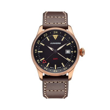 Armbanduhr von Junkers Uhren mit braunem Lederarmband, schwarzem Zifferblatt, Datumsanzeige und goldfarbenem Gehäuse, inspiriert vom klassischen Flieger Bronze GMT-Stil.