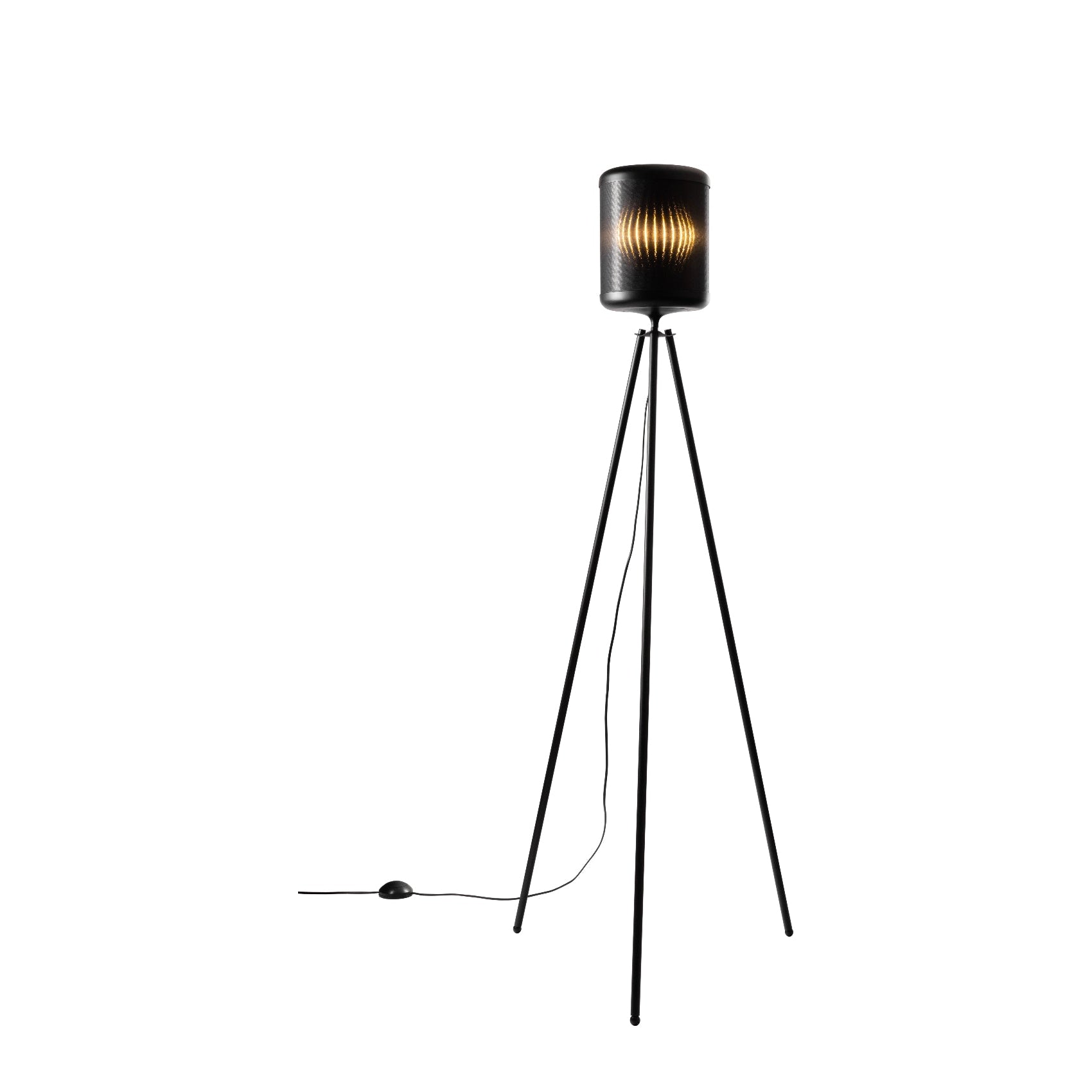 Eine moderne schwarze Dreibein-Stehleuchte mit zylindrischem Schirm, eingeschaltet, mit ambiente LED-Beleuchtung von ETTLIN LUX® Textil und sichtbarem Stromkabel.
