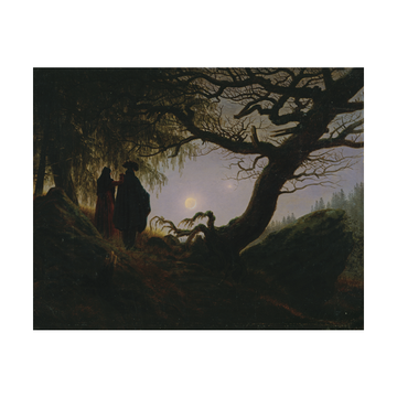 Zwei Figuren stehen in der Abenddämmerung in einem Wald unter einem verdrehten Baum und blicken auf die Mondsichel und die Sterne.