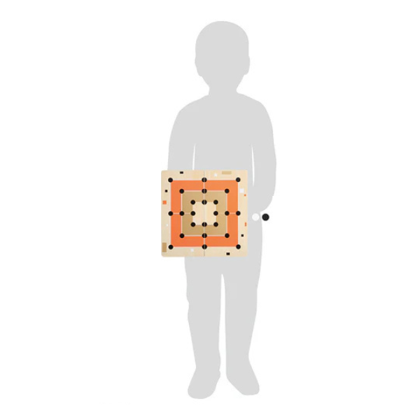 Vor der Silhouette eines Kindes das Spiel. 