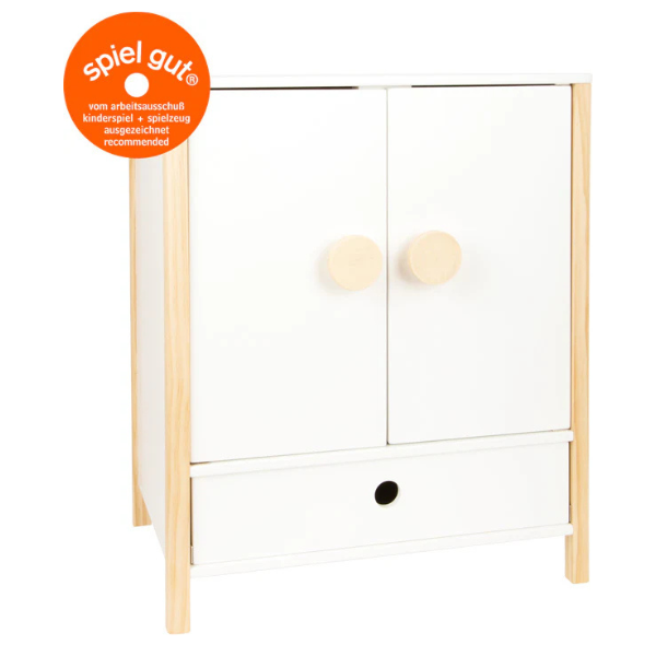 Zwei weiße Hochbett-Etagenbetten aus Holz mit farbenfroher Bettwäsche verleihen jedem Kinderzimmer Charme, hervorgehoben durch ein Spiel Gut-Auszeichnungsabzeichen in der oberen linken Ecke.