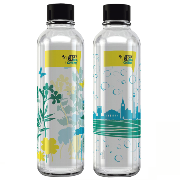 Zwei Stuttgarter Trinkflaschen nebeneinander. Auf der einen sind bunte Blumen abgebildet und auf der anderen, rechts daneben, die Stuttgarter Skyline
