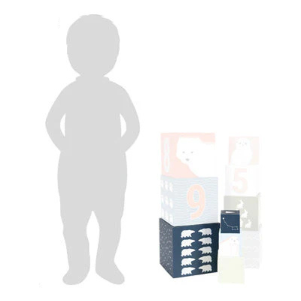 Eine Kindersilhouette neben einem Stapelwürfel; das Kind steht in einer arktischen Landschaft und vermittelt den Eindruck einer gefrorenen Weite.